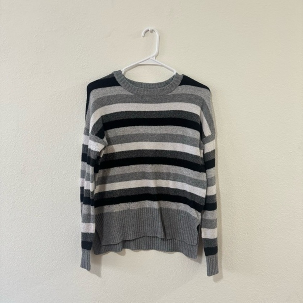 Casual Grey Color Scheme Sweater